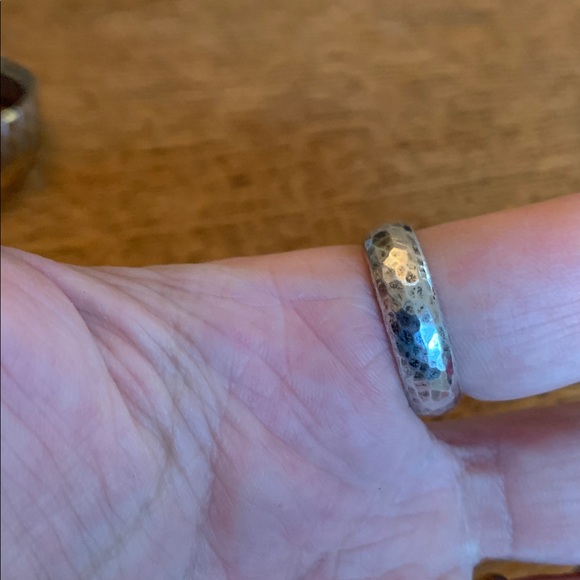 Hammered detail wedding band silver .925 ring sz7.5-8, in very good condition - Picture 3 of 5